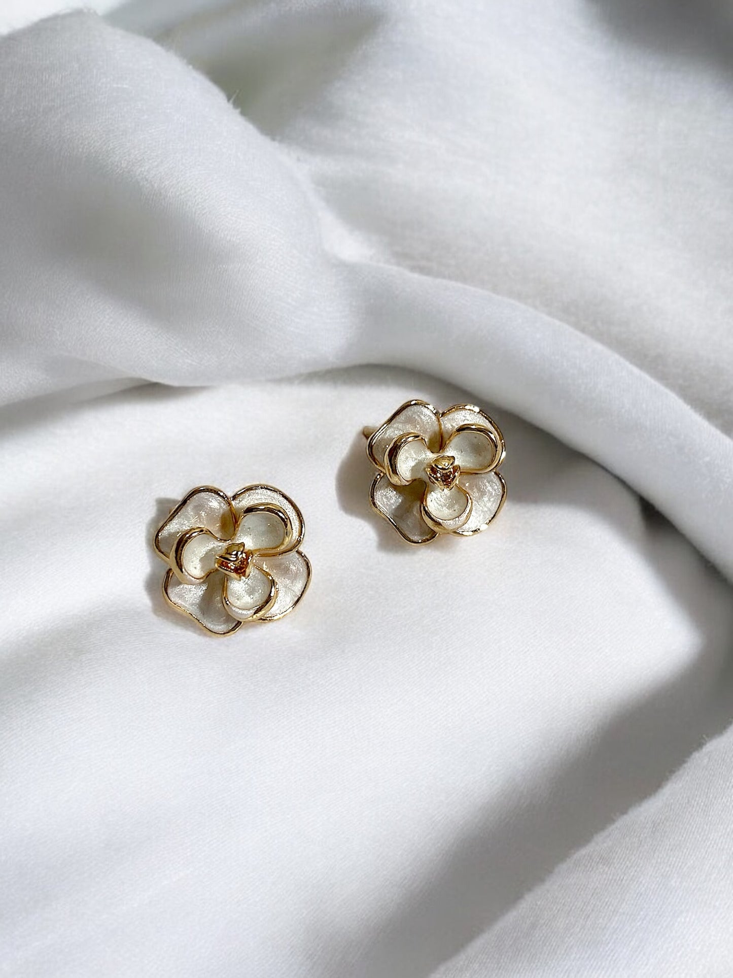 Elegant White Flower Stud Earrings with Gold Colored Detailing