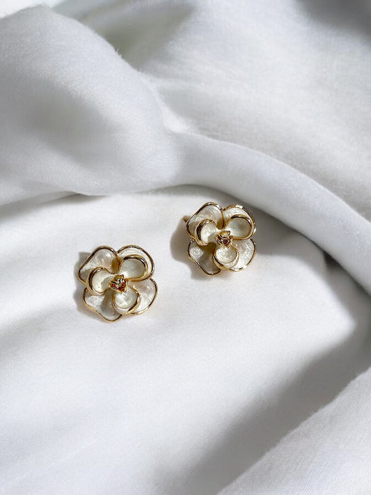 Elegant White Flower Stud Earrings with Gold Colored Detailing