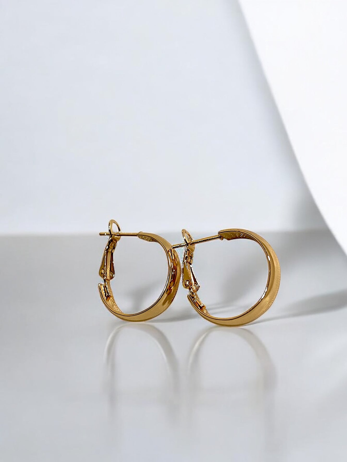 Timeless Gold Hoop Earrings – Elegance Redefined