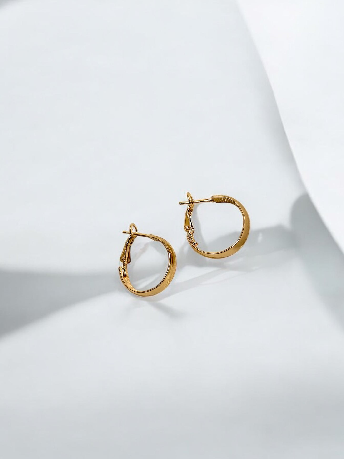 Timeless Gold Hoop Earrings – Elegance Redefined