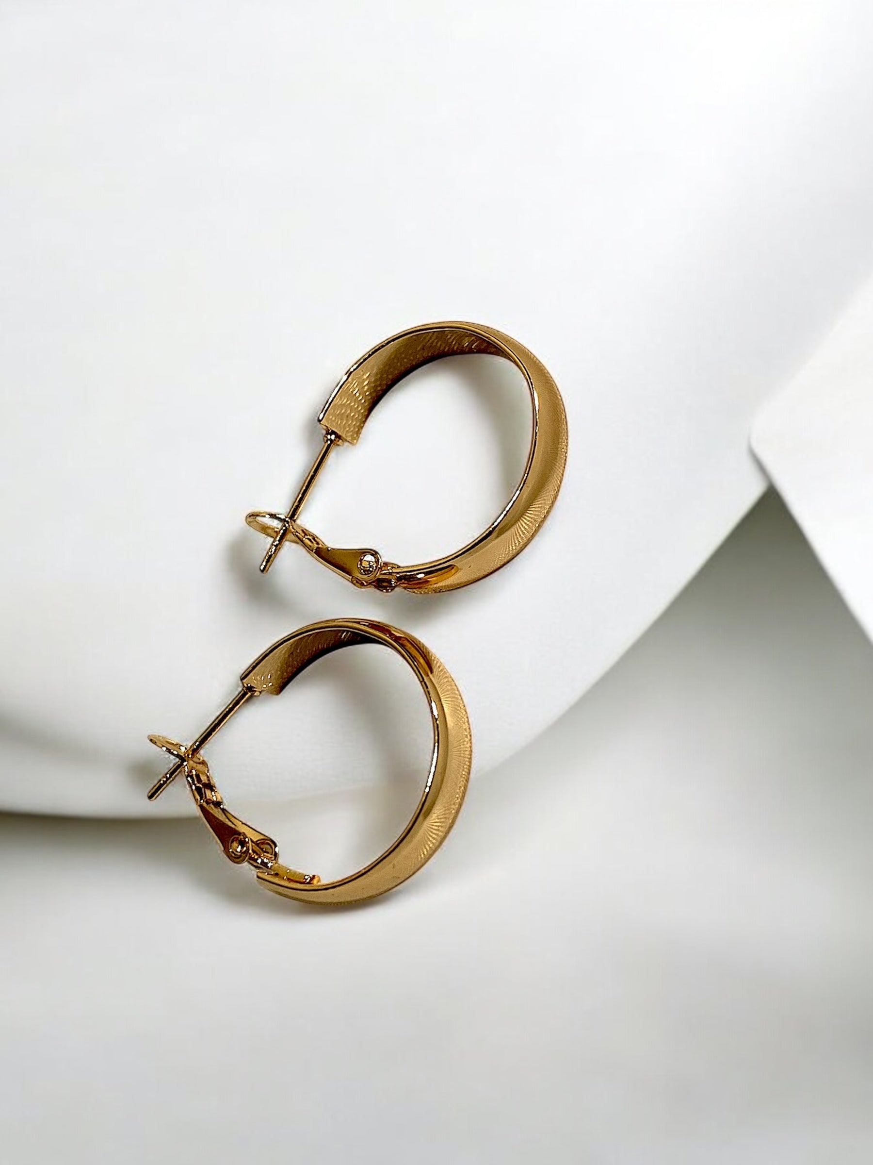 Timeless Gold Hoop Earrings – Elegance Redefined