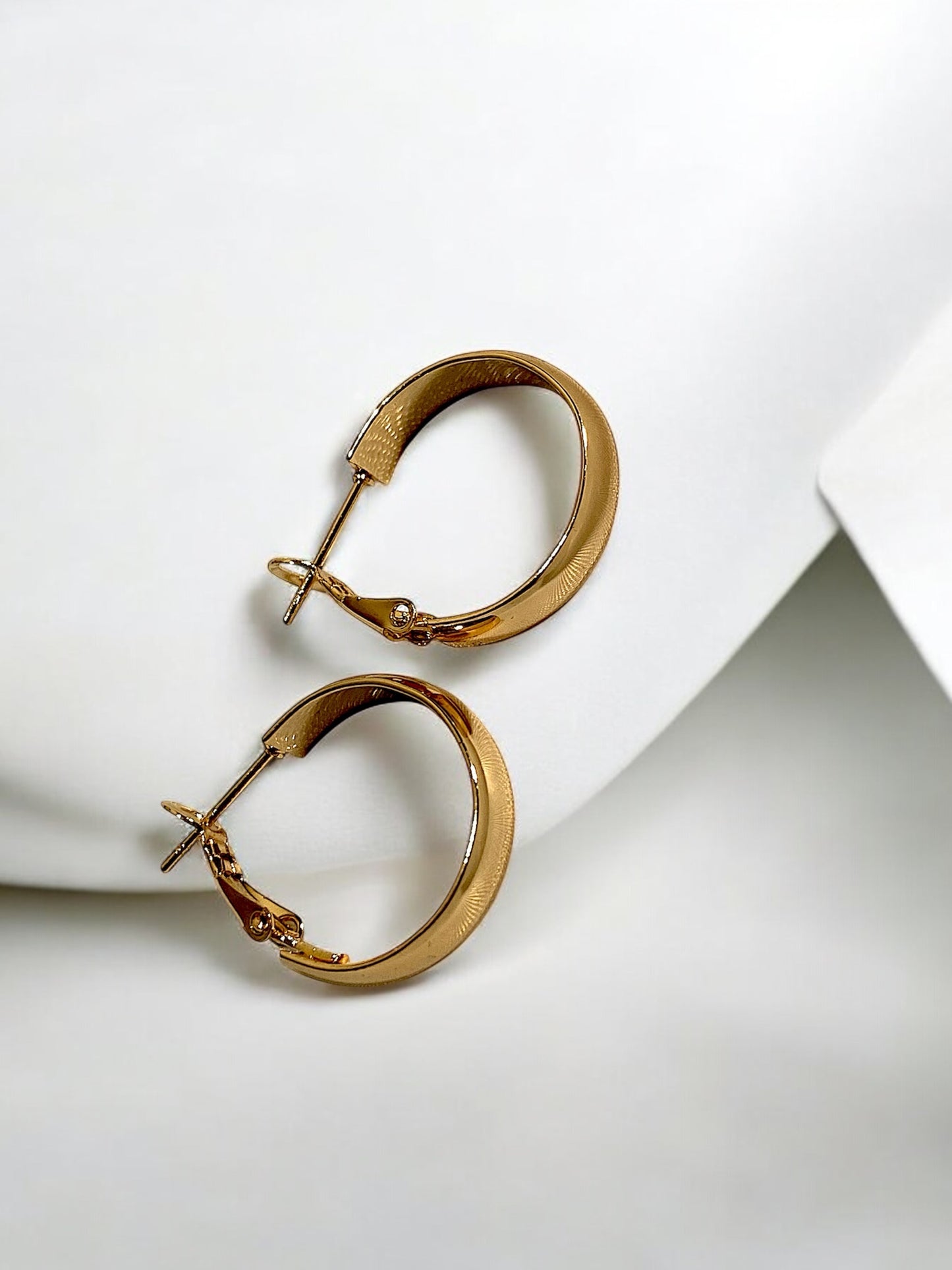 Timeless Gold Hoop Earrings – Elegance Redefined