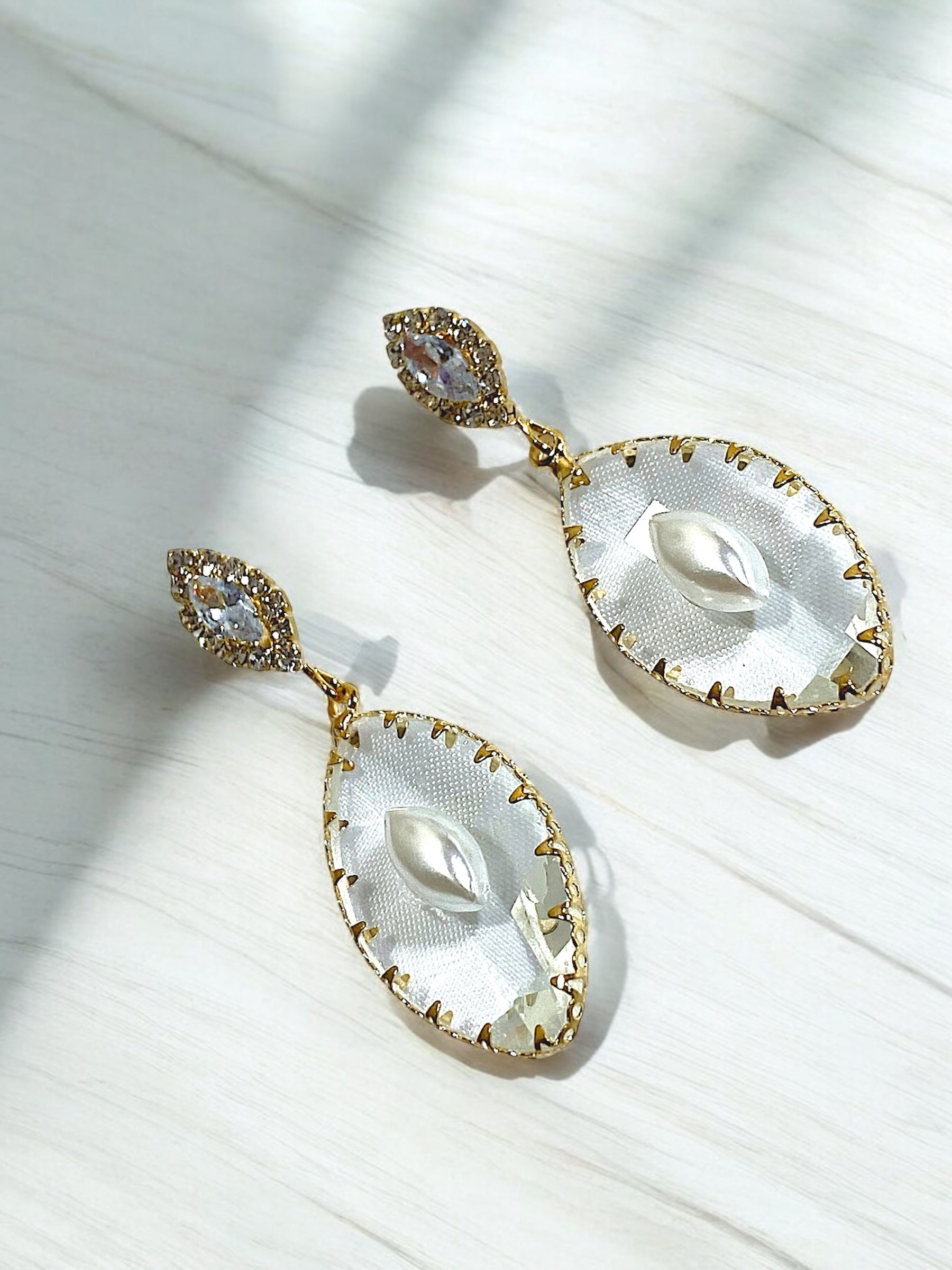 Enchanting Crystal & Pearl Mesh Drop Earrings – Ethereal Beauty