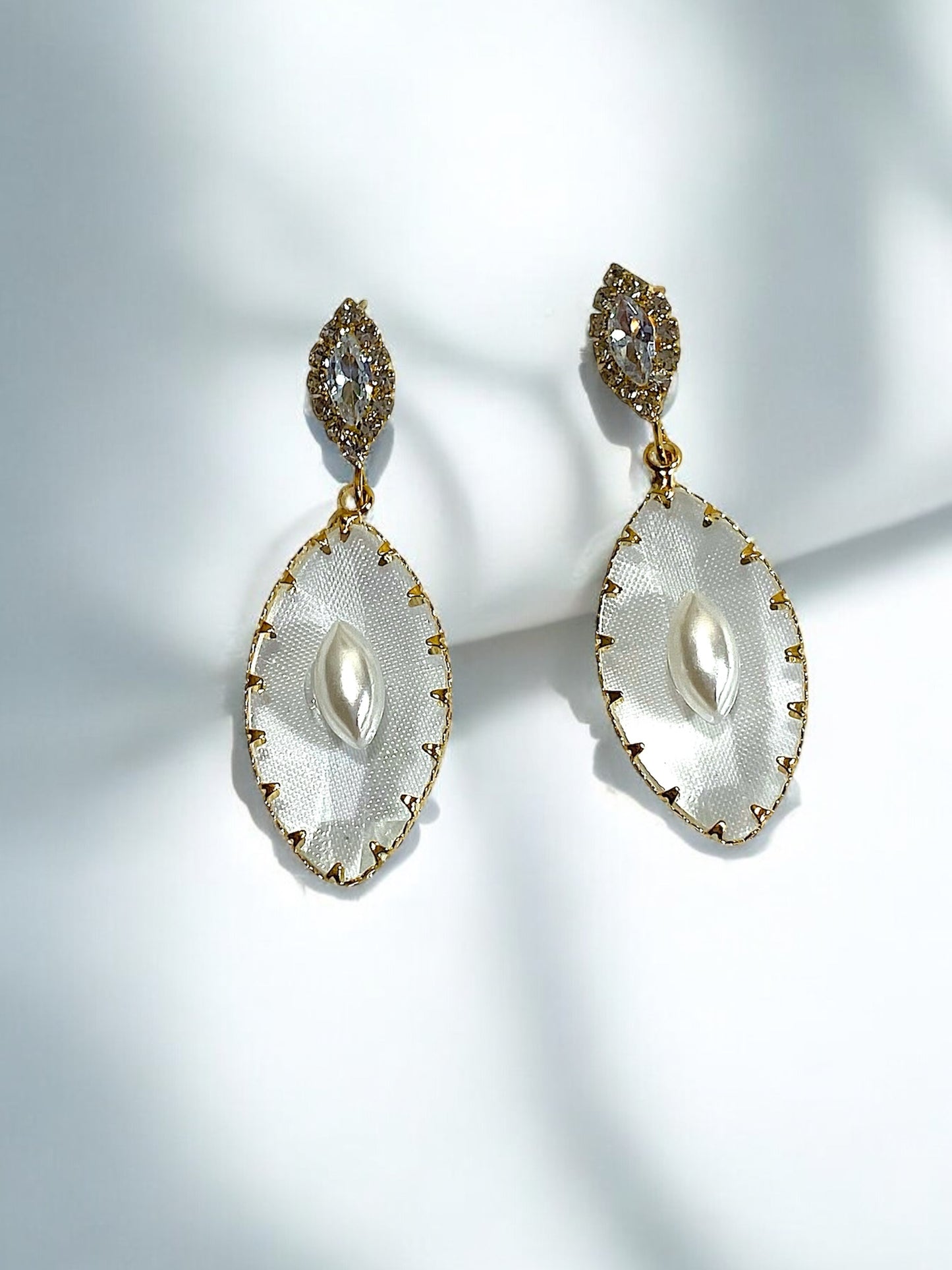 Enchanting Crystal & Pearl Mesh Drop Earrings – Ethereal Beauty