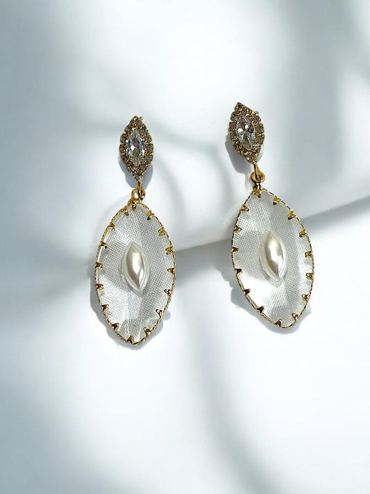 Enchanting Crystal & Pearl Mesh Drop Earrings – Ethereal Beauty