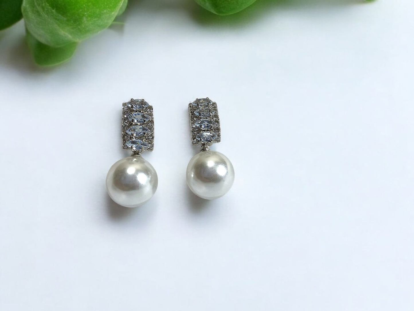 Elegant Crystal & Pearl Drop Earrings – Timeless Luxury