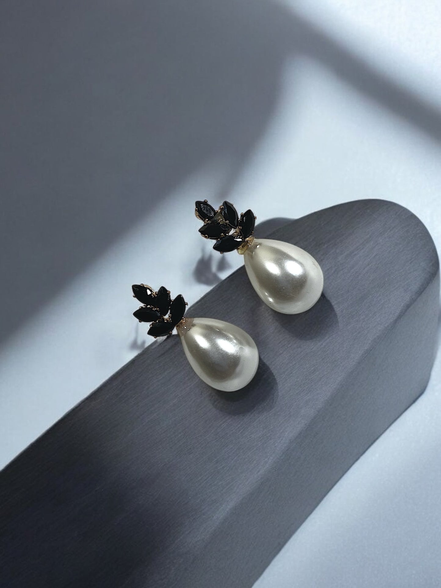 Luxurious Black Onyx & Pearl Drop Earrings – Bold Elegance