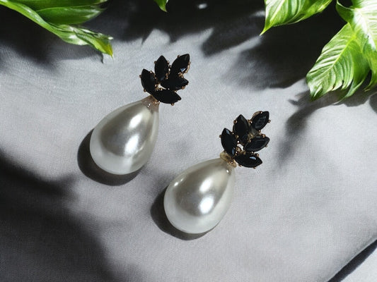Luxurious Black Onyx & Pearl Drop Earrings – Bold Elegance