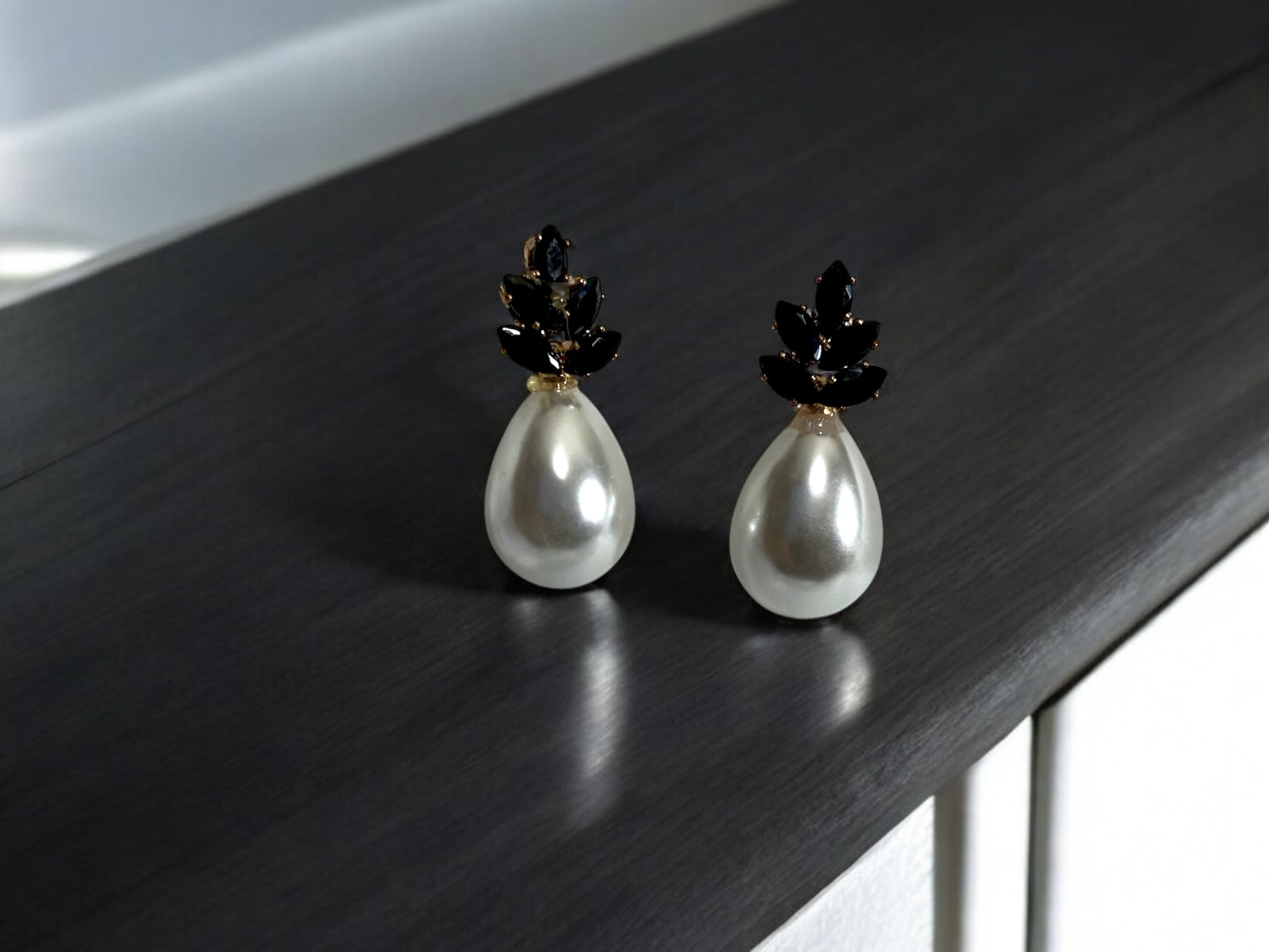 Luxurious Black Onyx & Pearl Drop Earrings – Bold Elegance