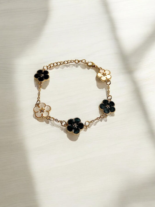 Elegant Floral Bracelet – Timeless Luxury & Grace