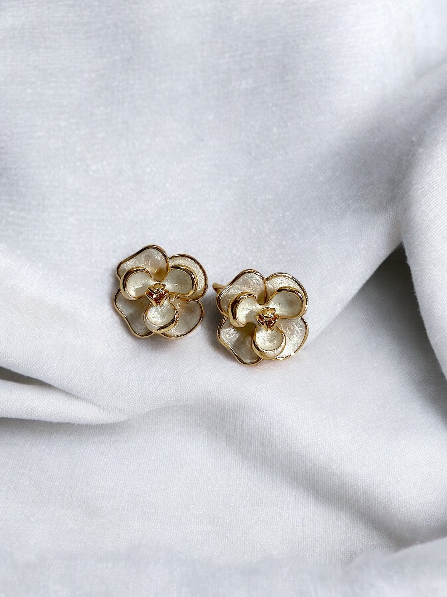 Elegant White Flower Stud Earrings with Gold Colored Detailing