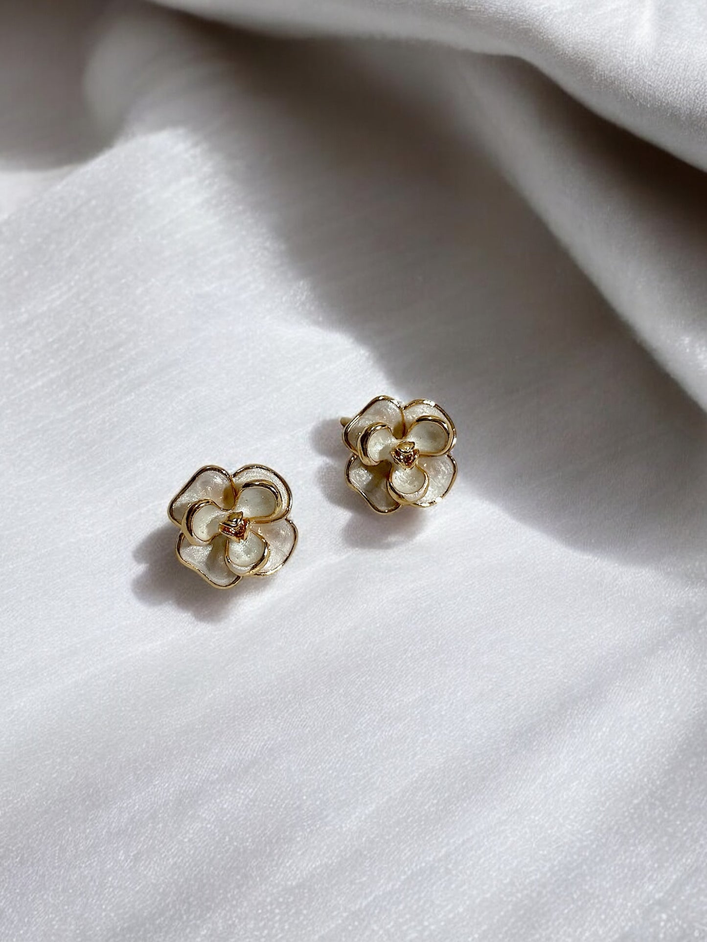 Elegant White Flower Stud Earrings with Gold Colored Detailing